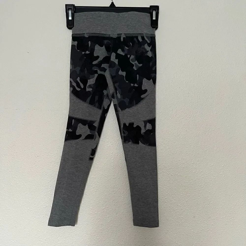 Nike Tech Fleece Girls Printed Camouflage Leggings Size XS